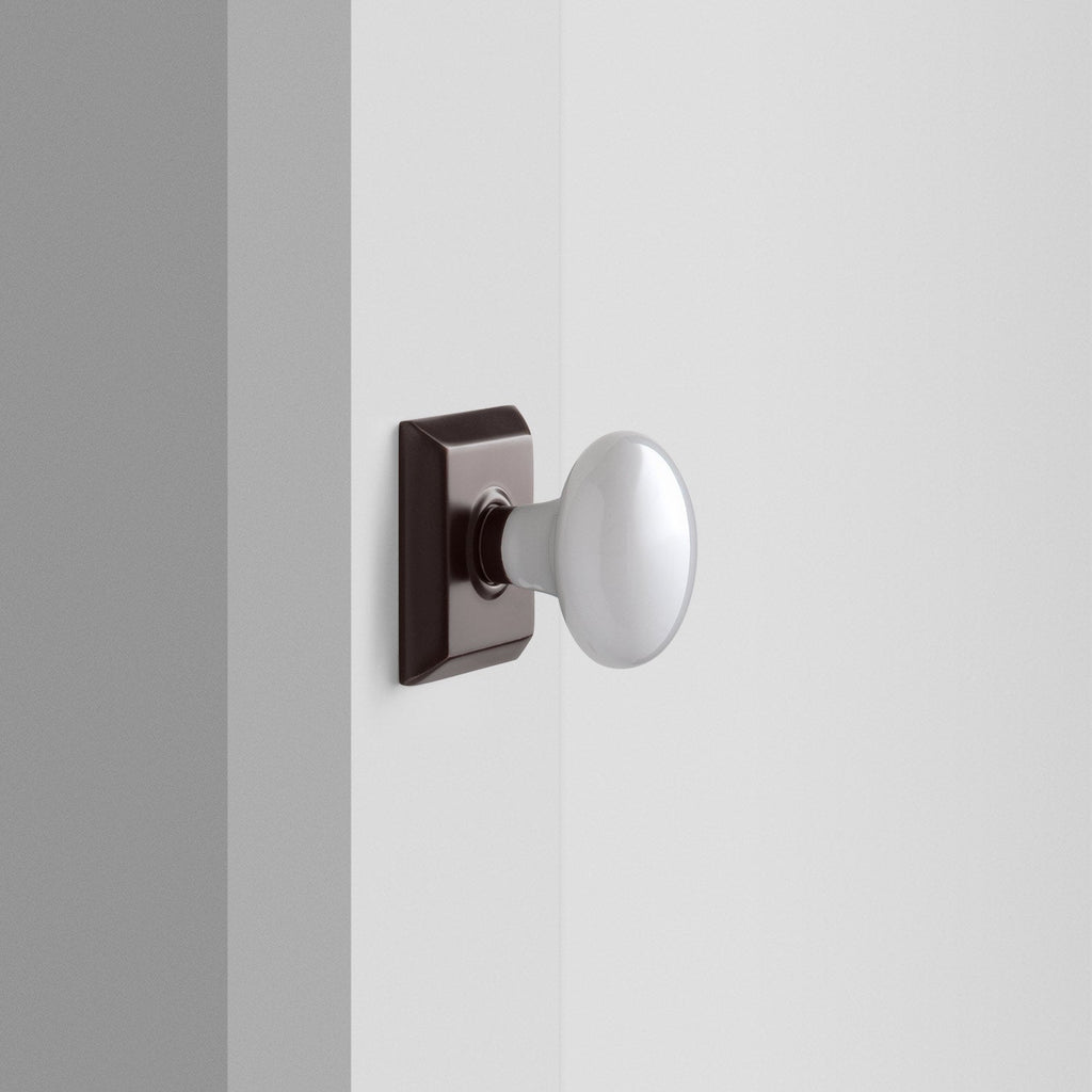 Freeport Small Backplate Doorset with Porcelain Knob