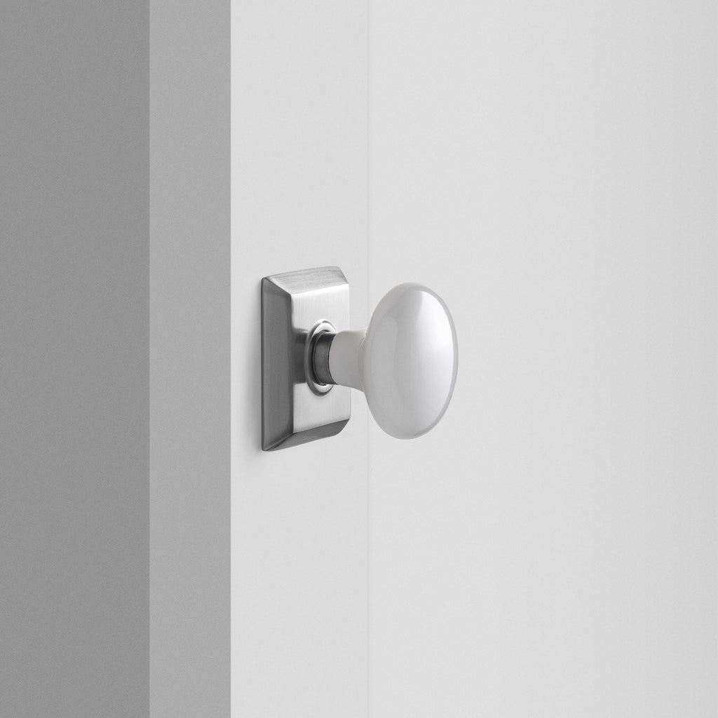 Freeport Small Backplate Doorset with Porcelain Knob