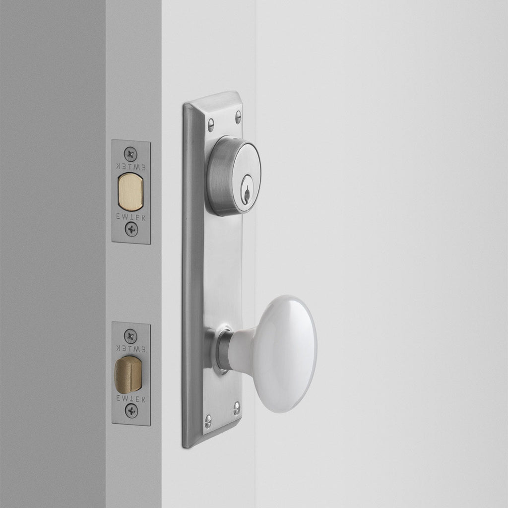 Freeport Large Backplate Doorset with Porcelain Knob