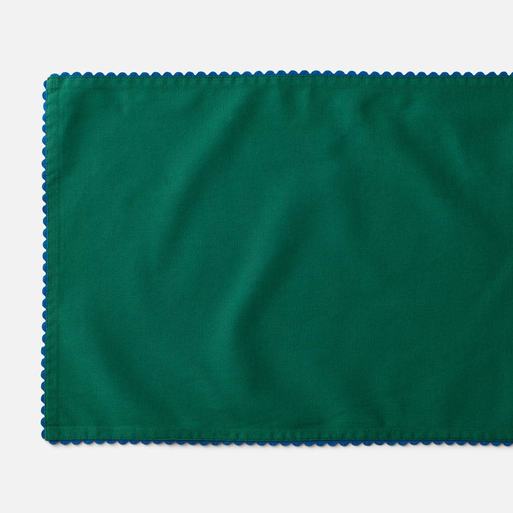 Scallop Trim Runner