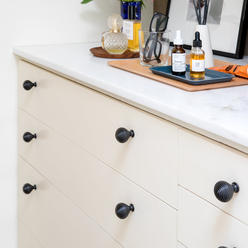 Hive Knob::true black::hover