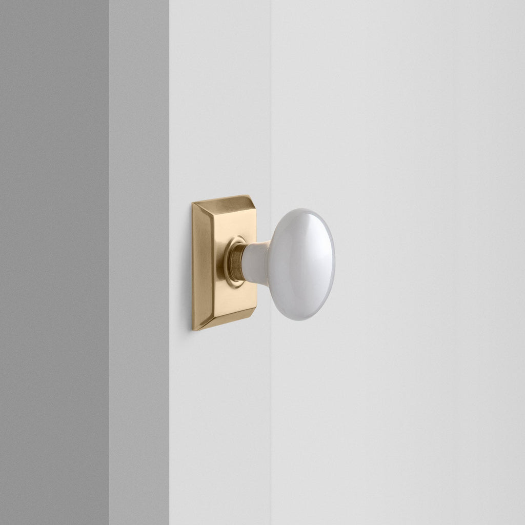 Freeport Small Backplate Doorset with Porcelain Knob