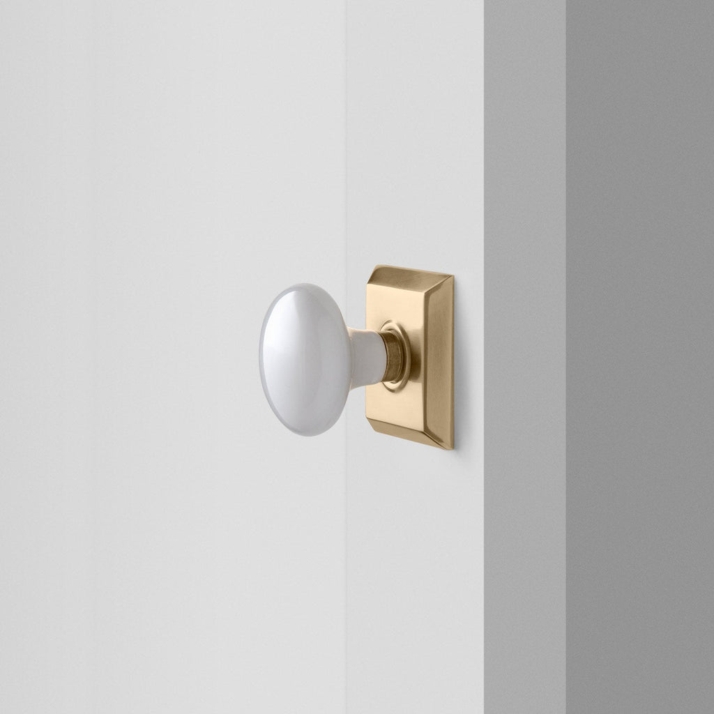 Freeport Small Backplate Doorset with Porcelain Knob