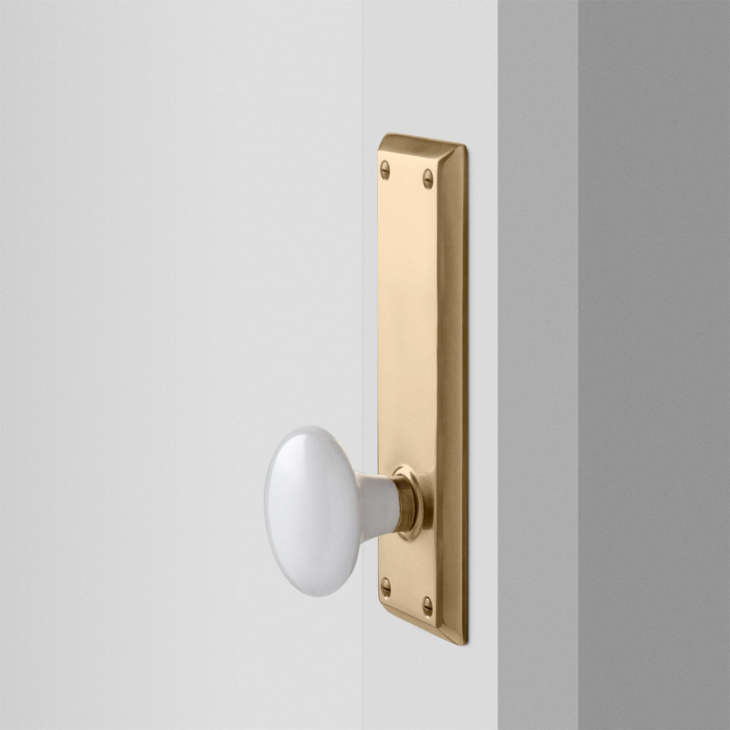 Freeport Large Backplate Doorset with Porcelain Knob