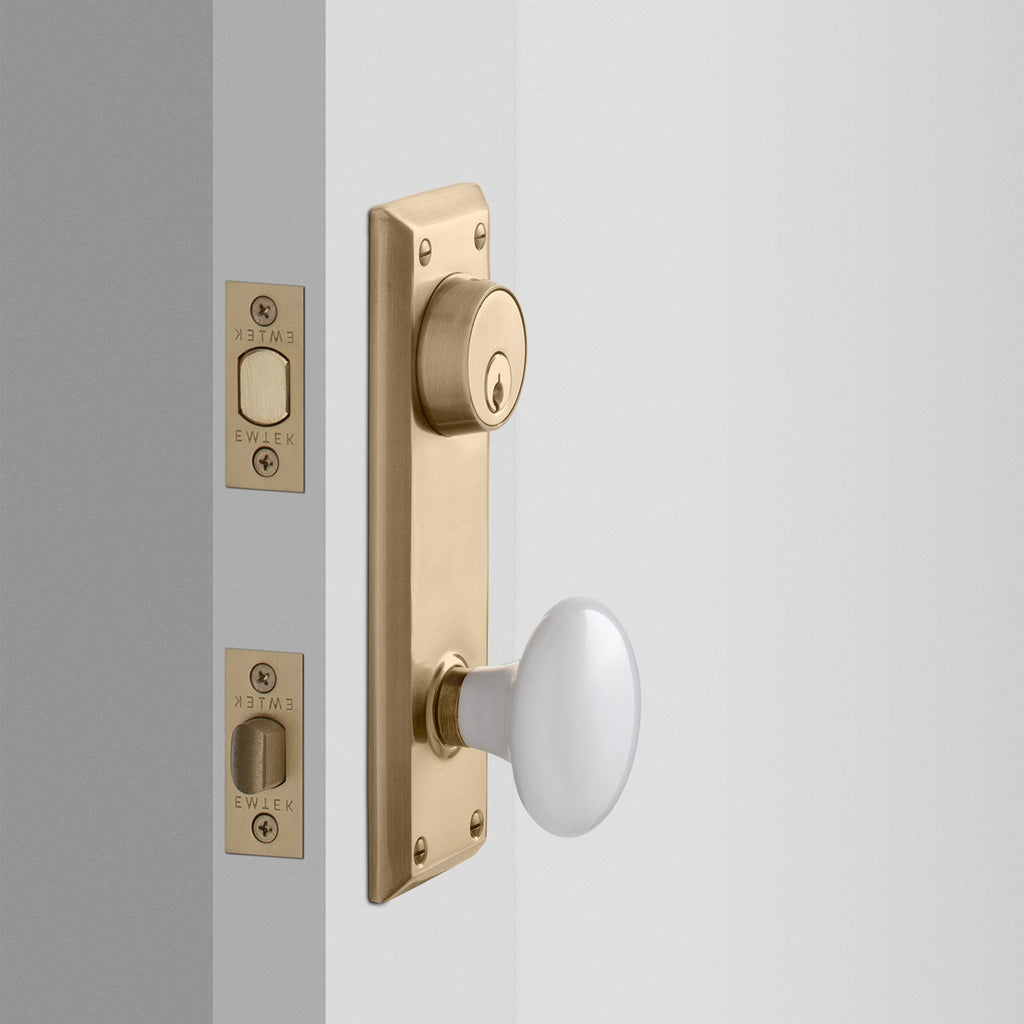 Freeport Large Backplate Doorset with Porcelain Knob