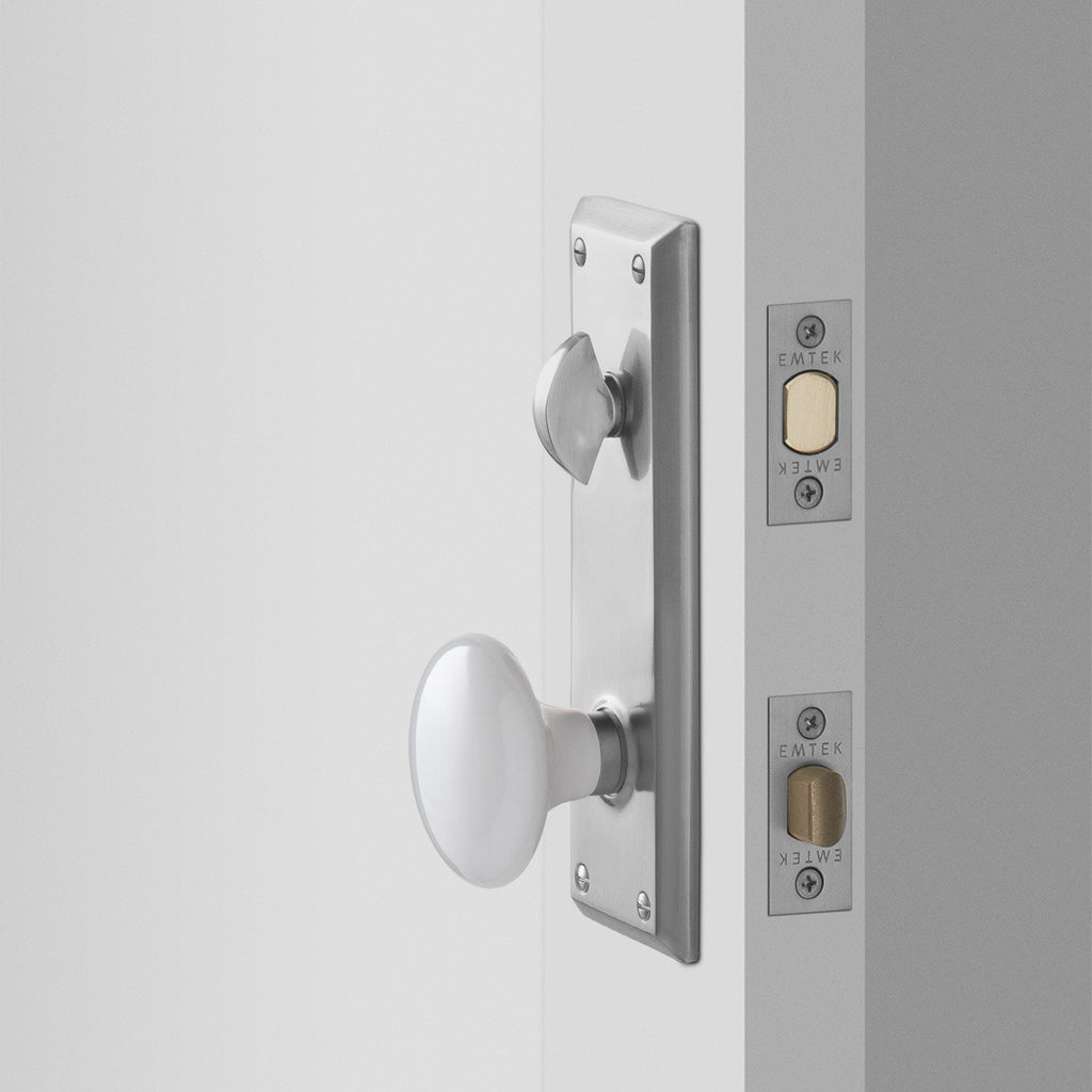 Freeport Large Backplate Doorset with Porcelain Knob - Satin Nickel