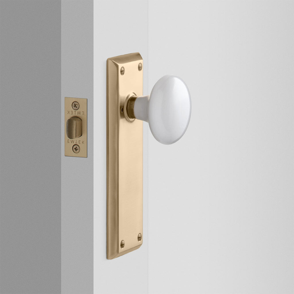 Freeport Large Backplate Doorset with Porcelain Knob