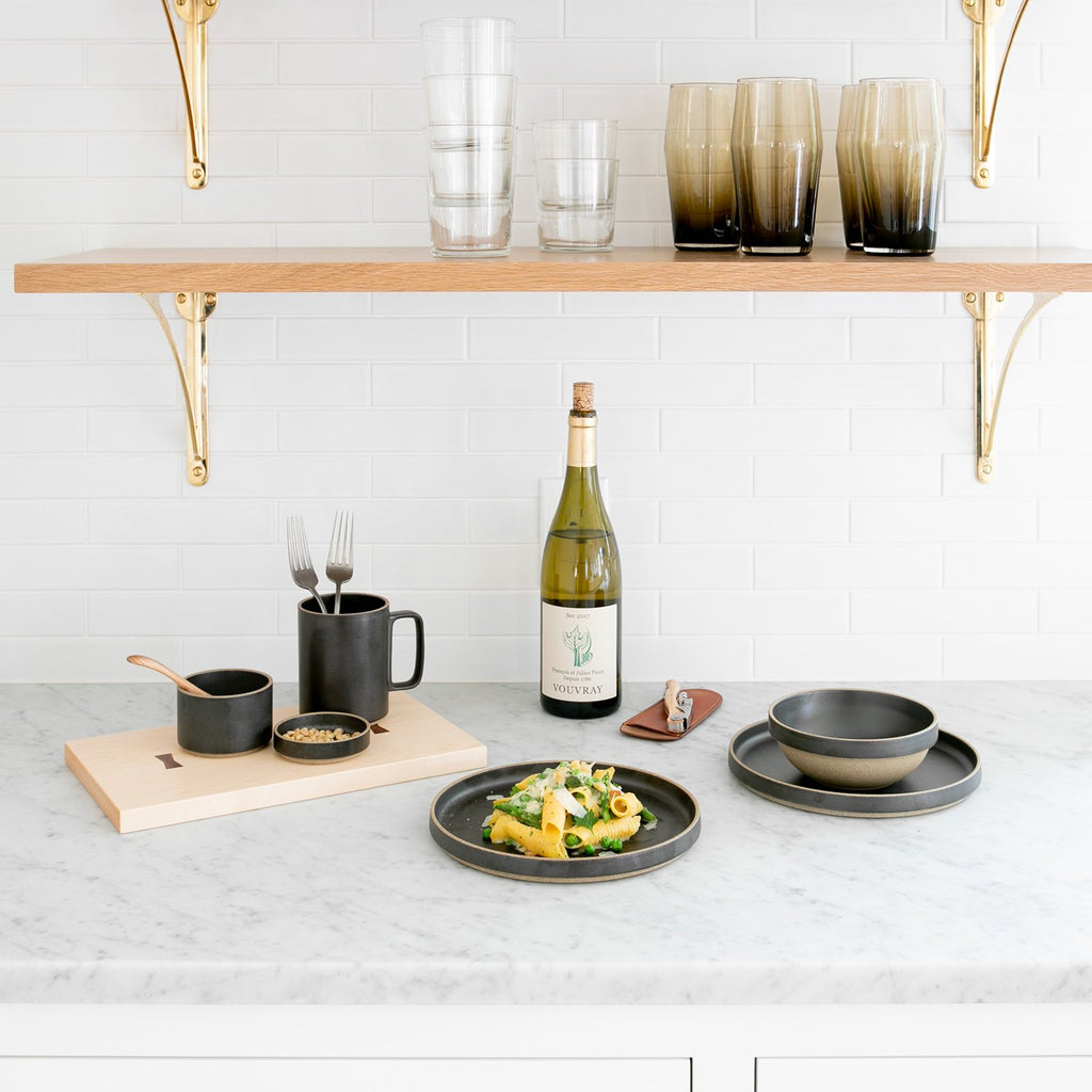Hasami Plate::matte black::hover