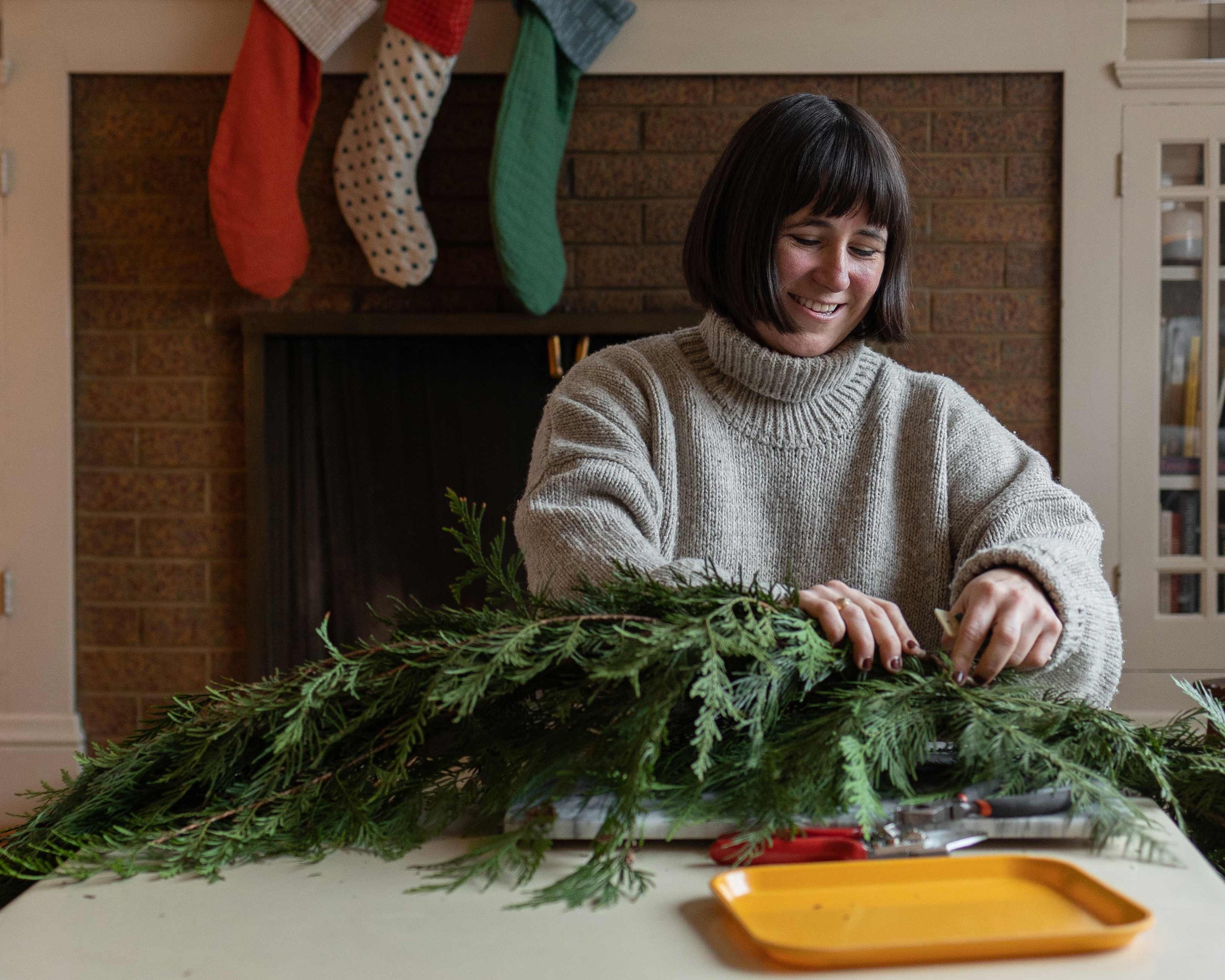 How to Make the Perfect Holiday Garland