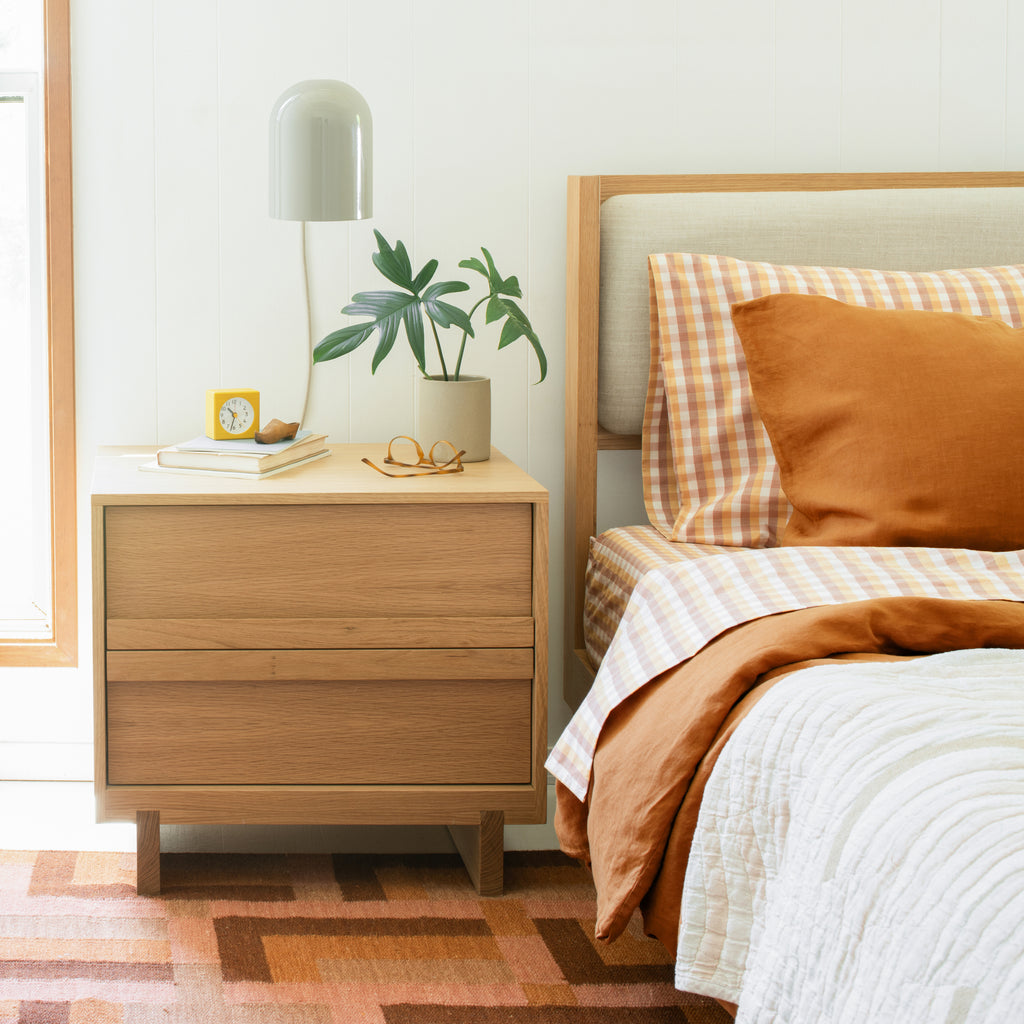 Finch Oak 2-Drawer Nightstand:hover
