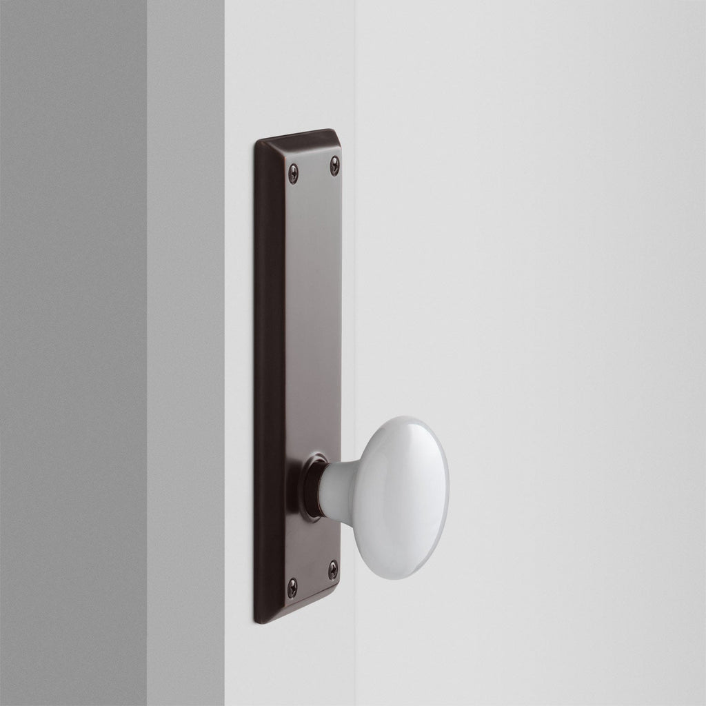 Freeport Large Backplate Doorset with Porcelain Knob