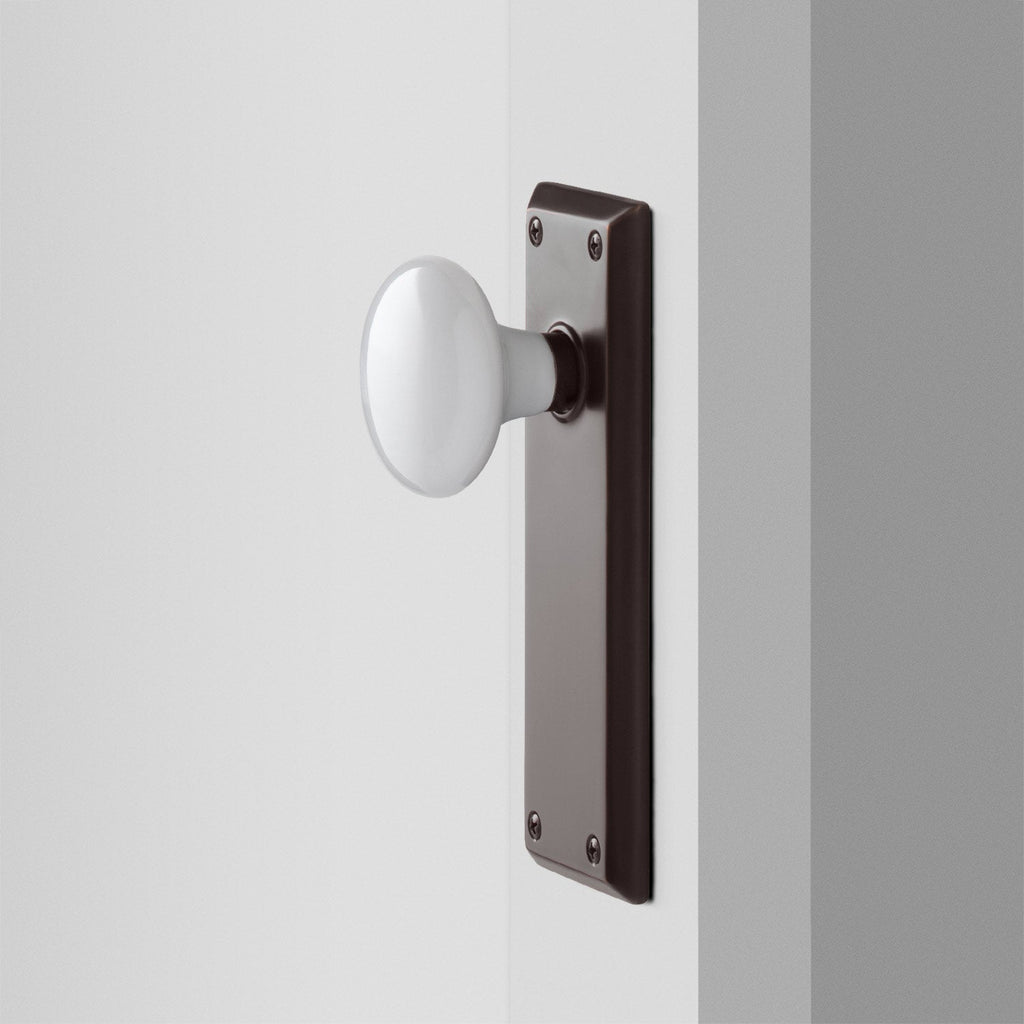Freeport Large Backplate Doorset with Porcelain Knob