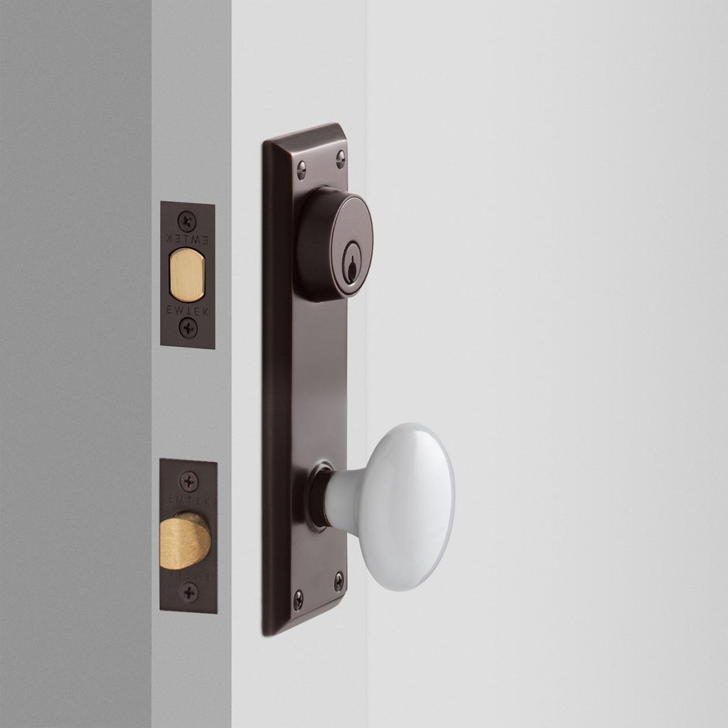 Freeport Large Backplate Doorset with Porcelain Knob