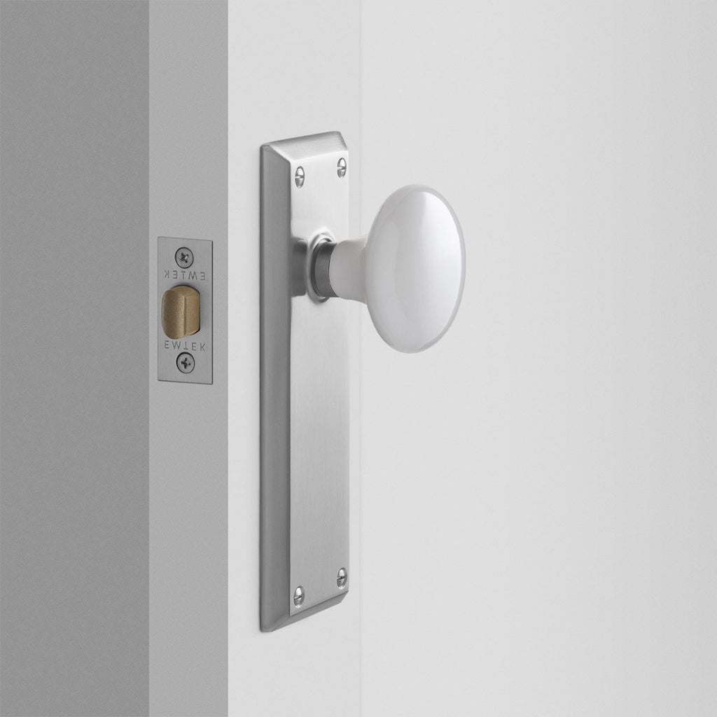 Freeport Large Backplate Doorset with Porcelain Knob