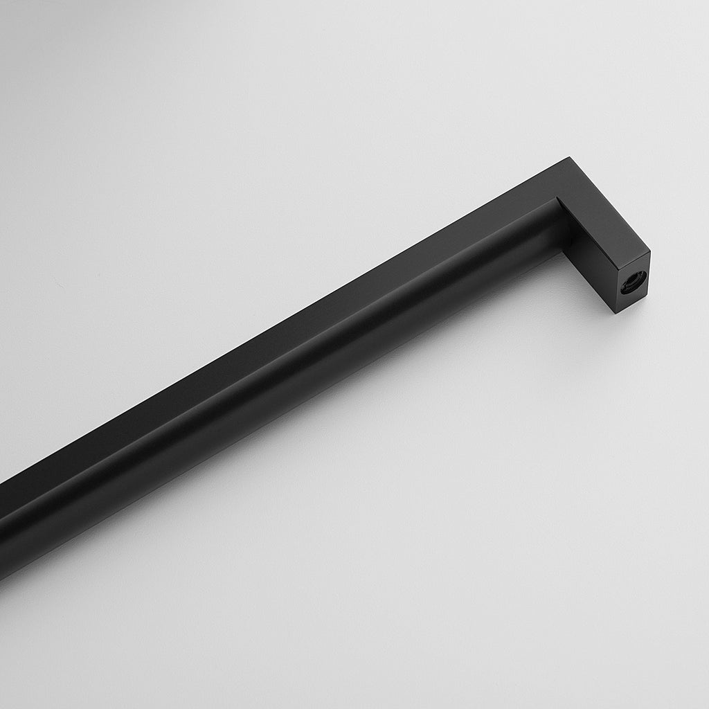 Edgecliff Shower Handle Set::True Black::Hover