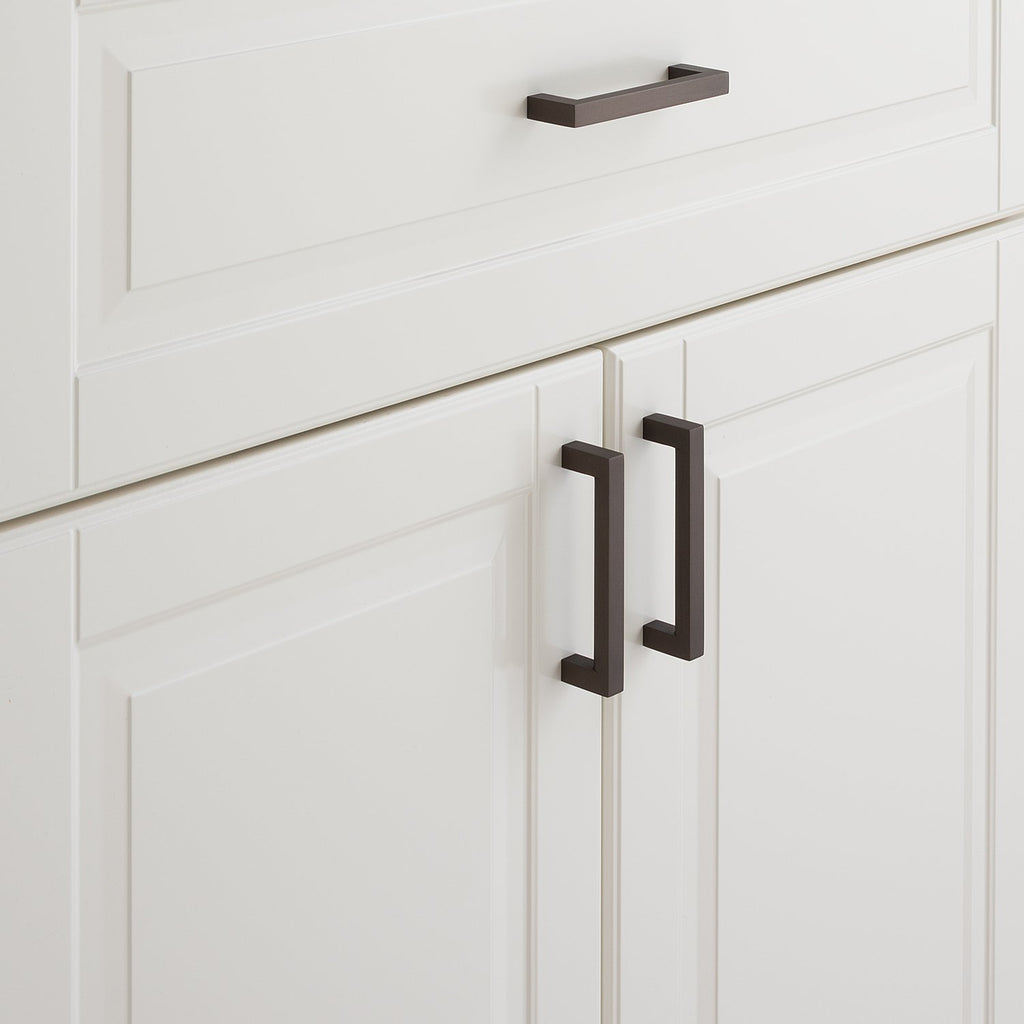 Edgecliff Pull::Matte Bronze::Hover