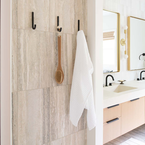 J Hook::true black::hover