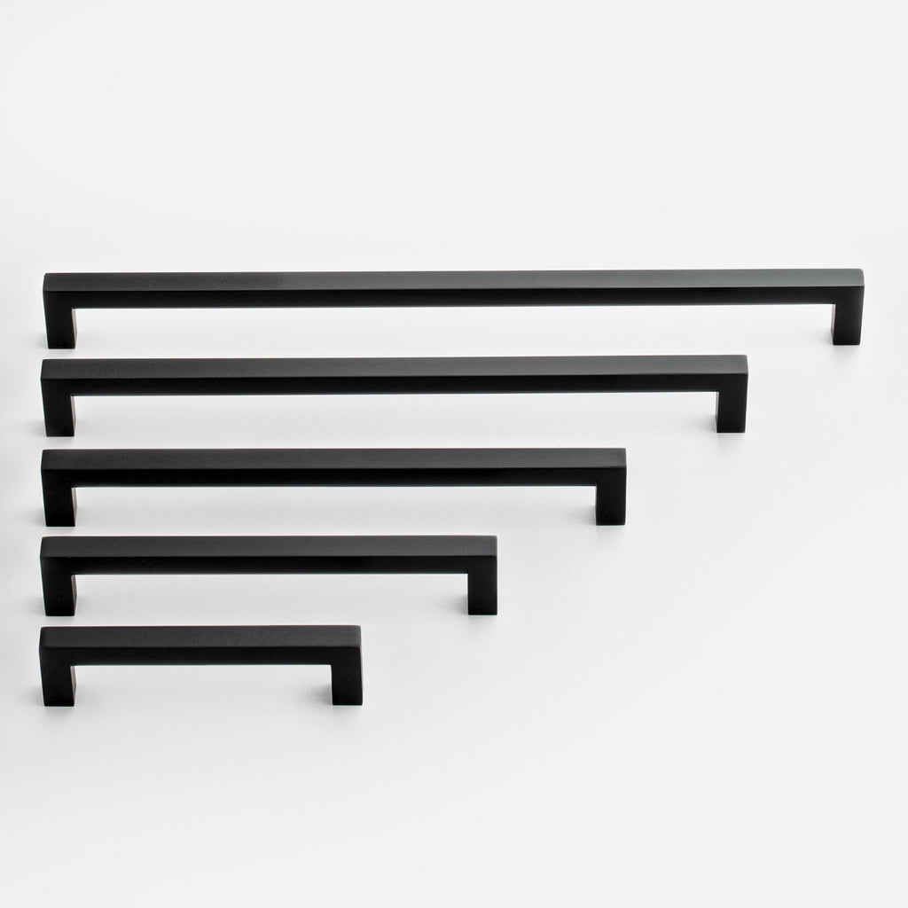 Edgecliff Pull::True Black::Main