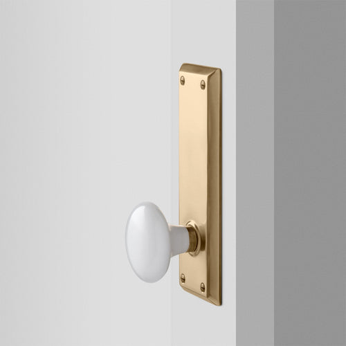 Freeport Large Backplate Doorset with Porcelain Knob