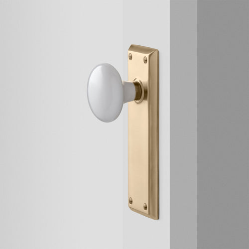 Freeport Large Backplate Doorset with Porcelain Knob