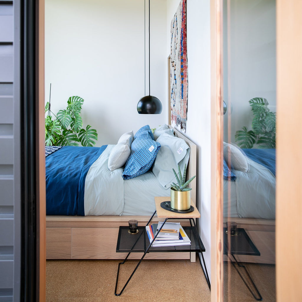 Isaac Pendant::black::hover