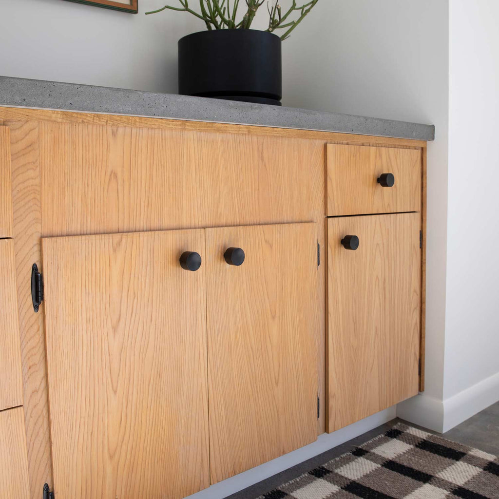 Mid Century Knob::true black::hover