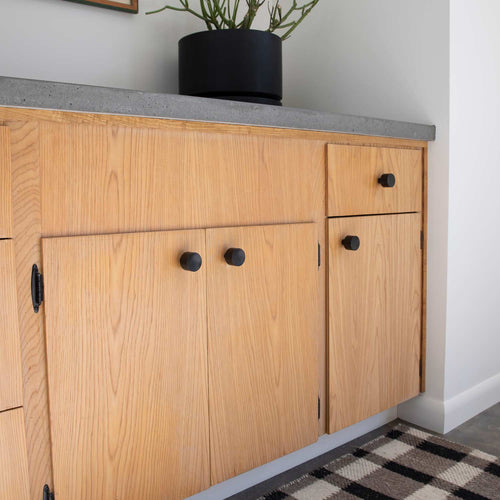 Mid Century Knob::true black::hover