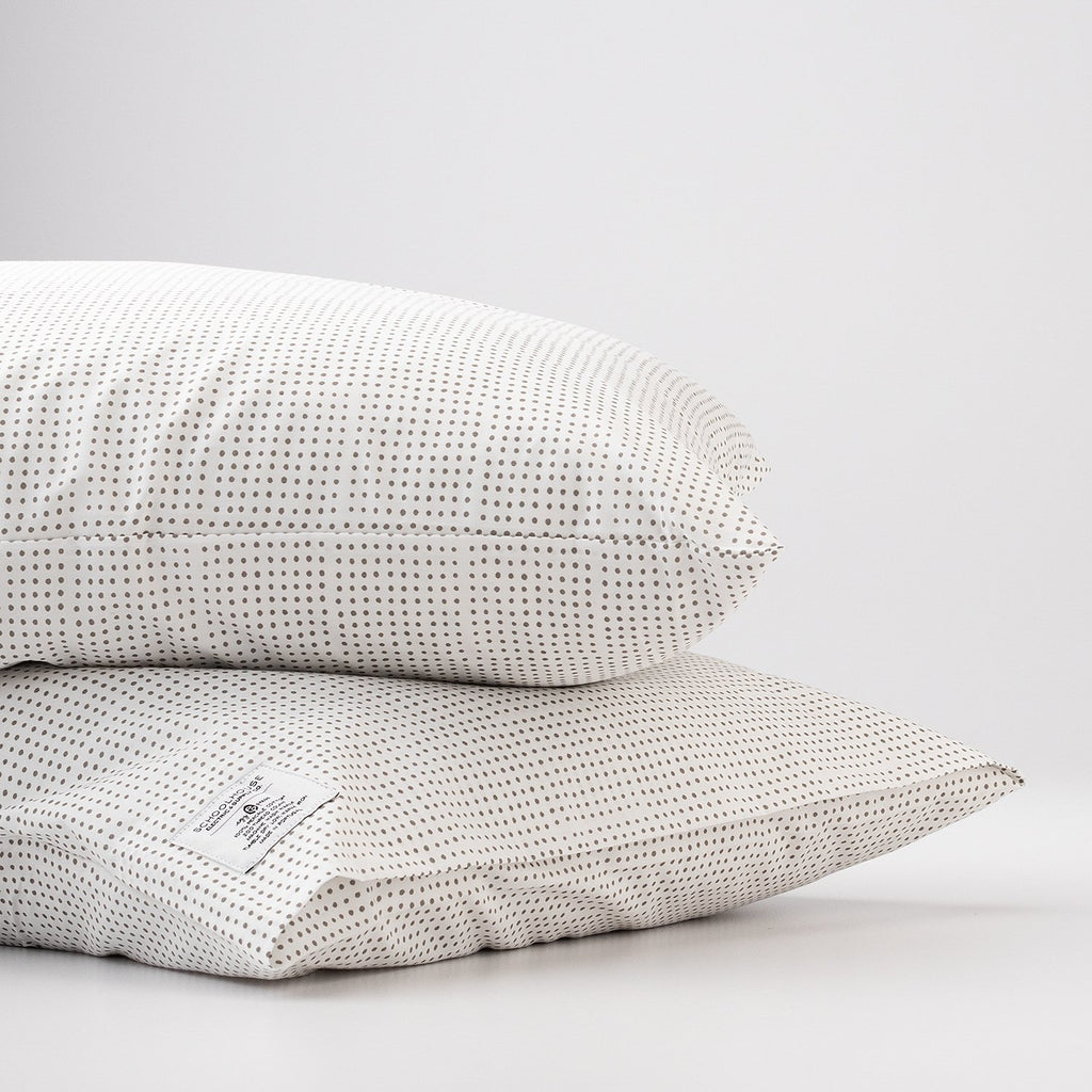 Gray Dot Pillow Case Set:Hover