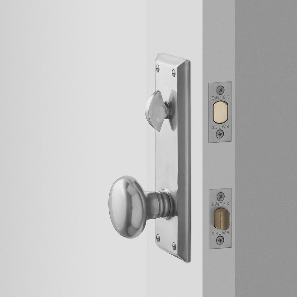 Freeport Large Door Set with Portsmouth Knob - Satin Nickel:main